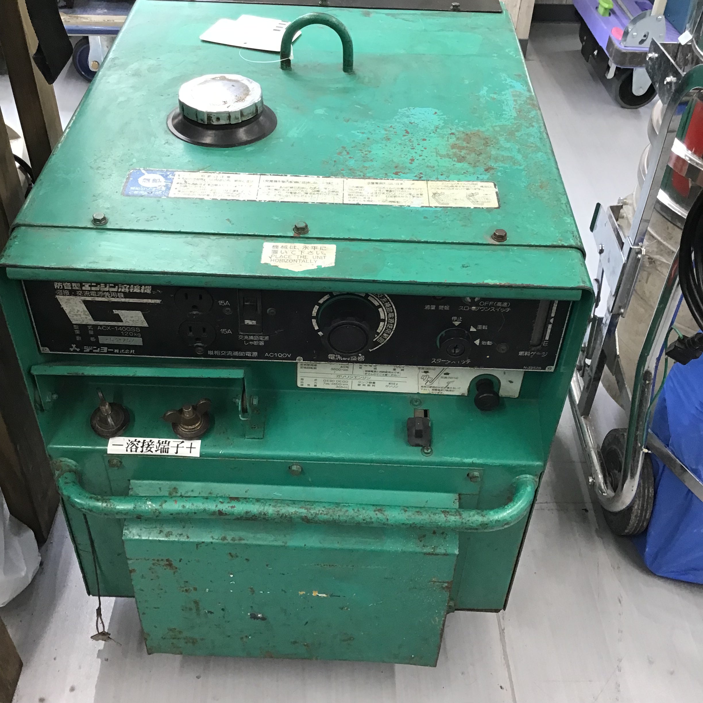 美品 中古 発電溶接機 新ダイワ 発電機兼用溶接機(ディーゼルエンジン) DGW4X2DM 車輪