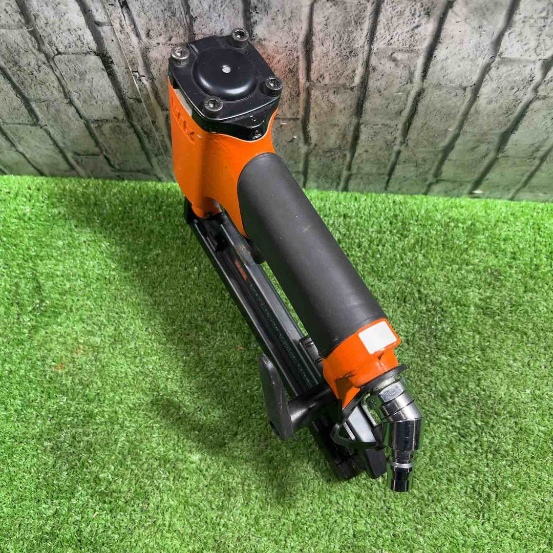 ◇マックス(MAX) 常圧エアタッカ F線ステープル用 (TA-20FP/222Fキュウオン) 本体のみ【川口店】