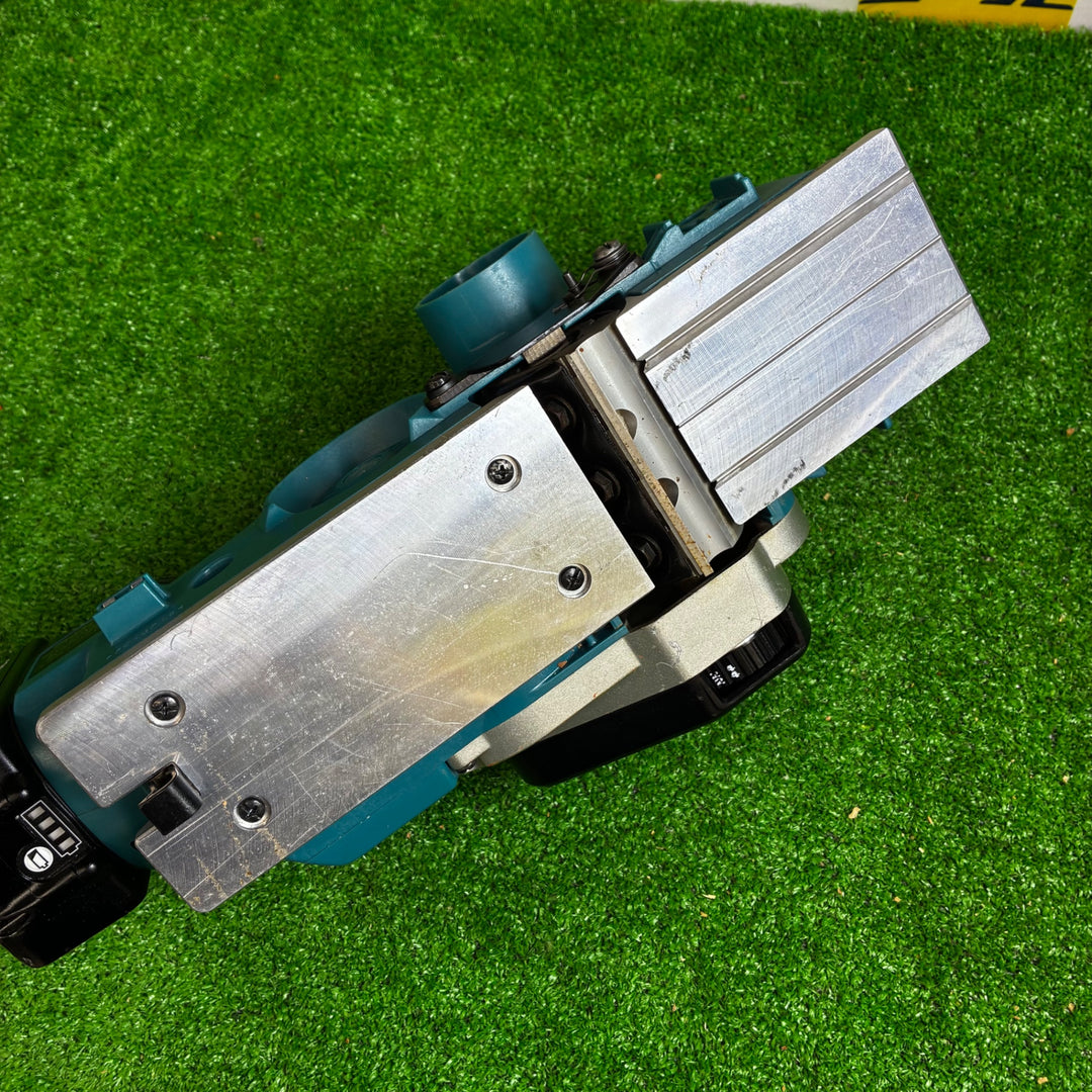 ★マキタ(makita) 82mmコードレスカンナ KP181DZ【越谷店】