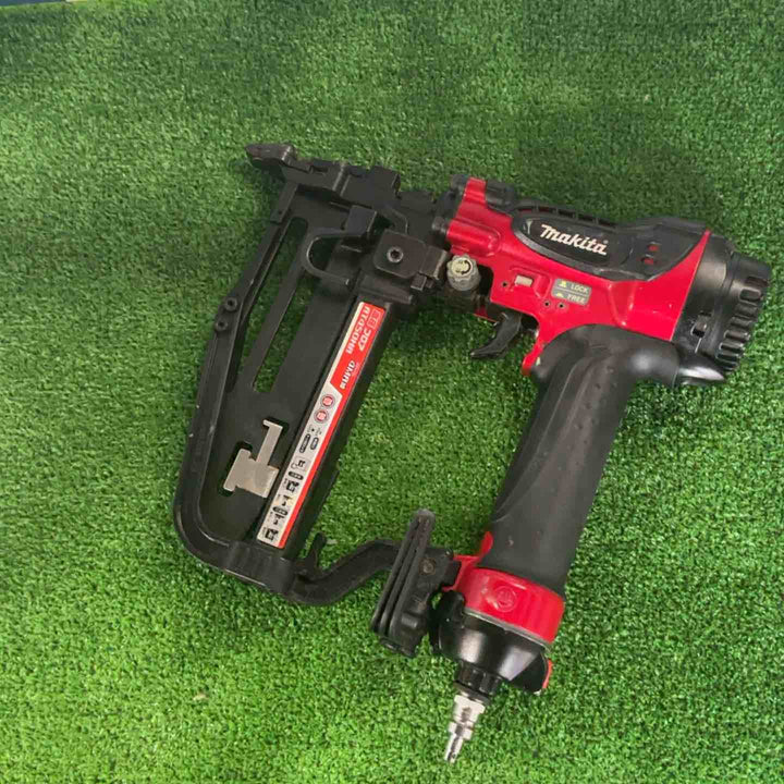 ★マキタ(makita) 高圧フロアタッカ AT450HA【越谷店】