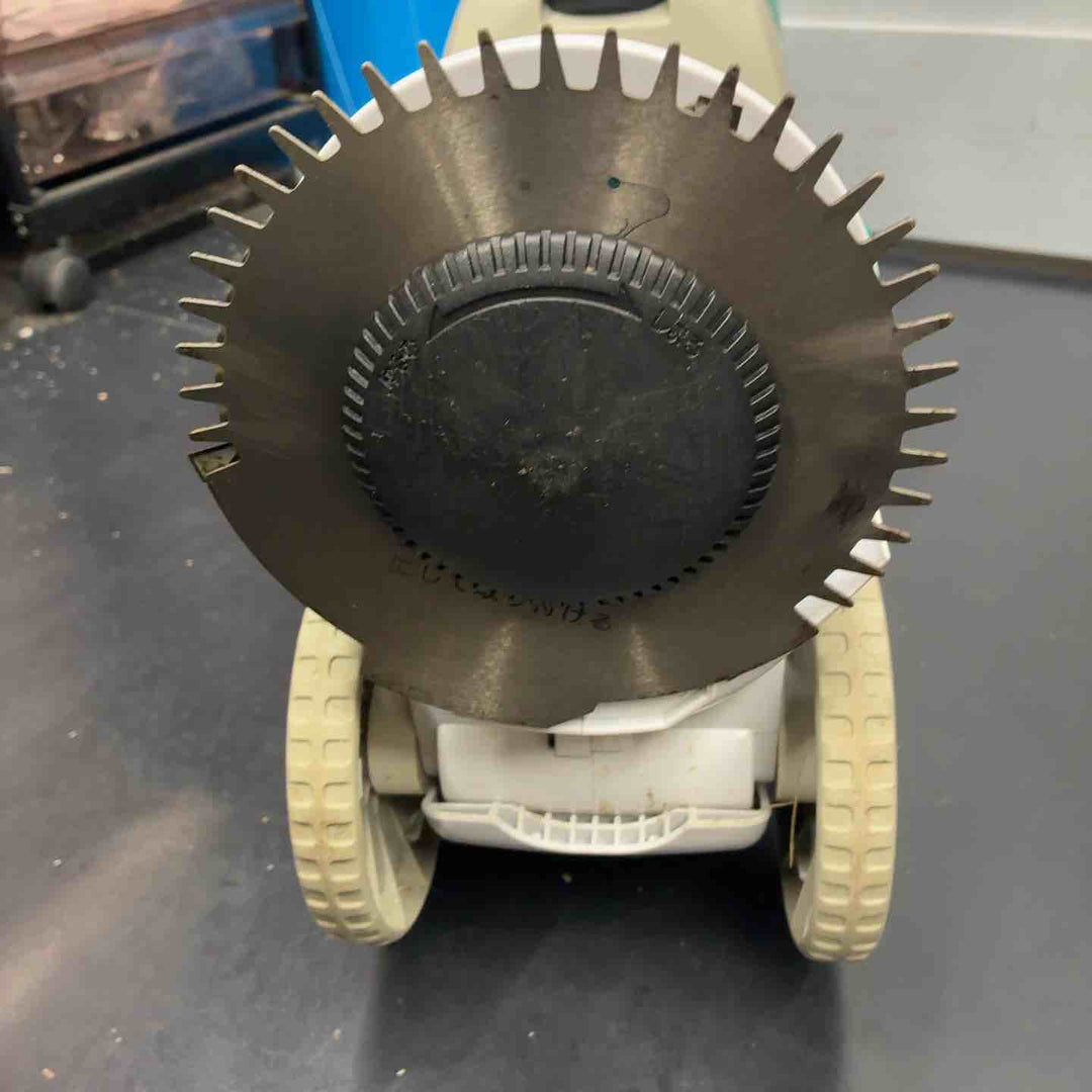 【中古品】 マキタ(makita) 芝刈機 刈込幅160mm MLM16 0【藤沢店】