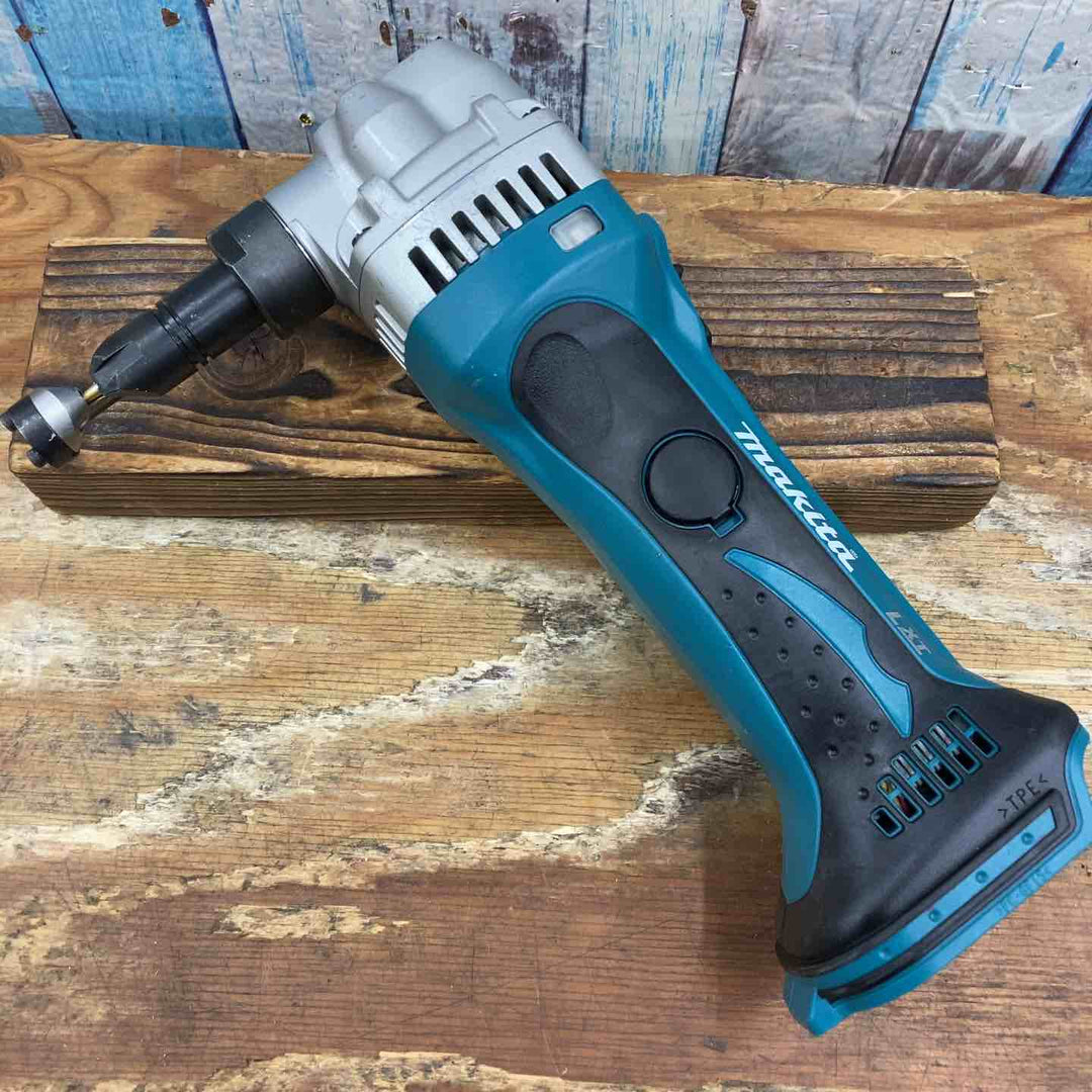 送料無料【中古品】マキタ(makita) コードレスニブラ JN161DRF 1.6mm 18V フルセット バッテリー、充電器付き【柏店】