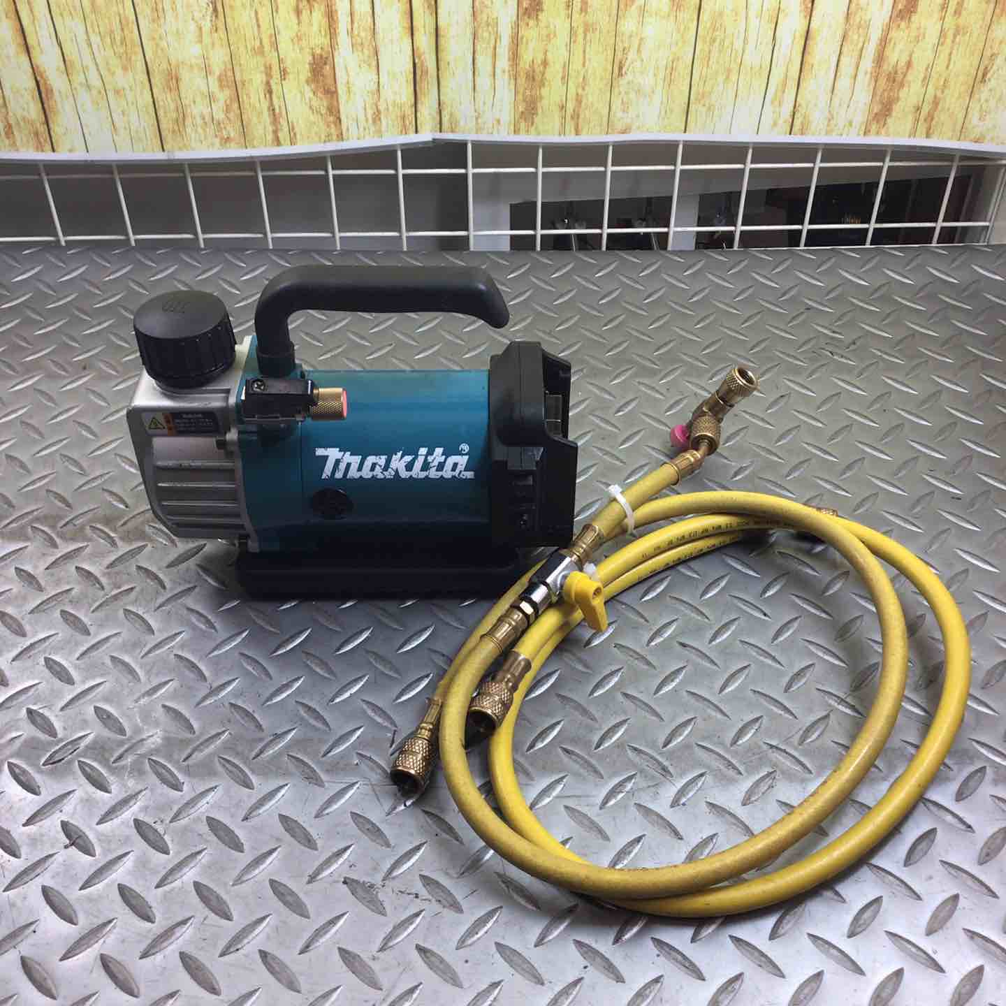 マキタ(makita) コードレス真空ポンプ VP180DZ【川崎店】 – アクト