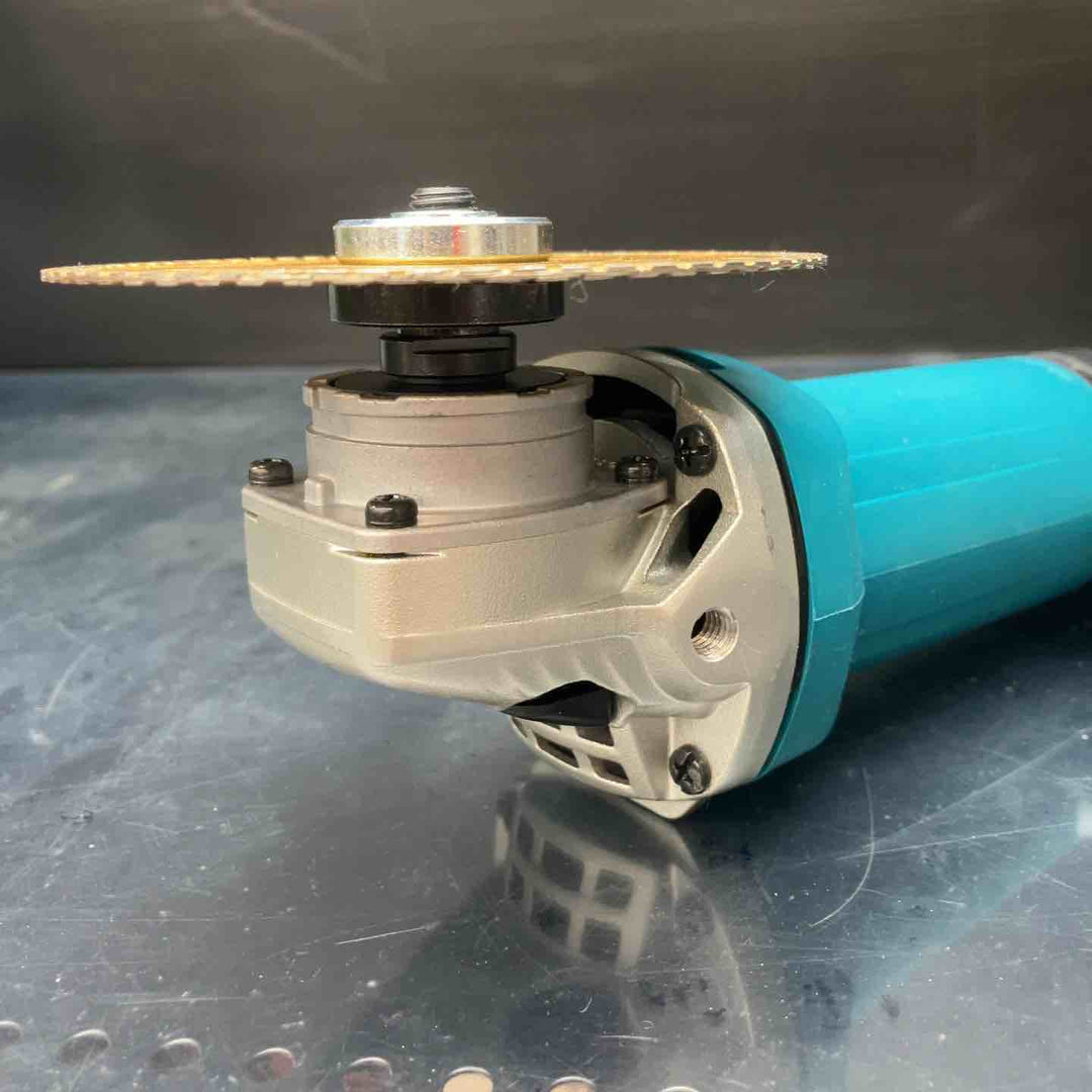 ☆マキタ(makita) ディスクグラインダ 低速高トルク ブレーキ付 100mm 9533BLA【川越店】
