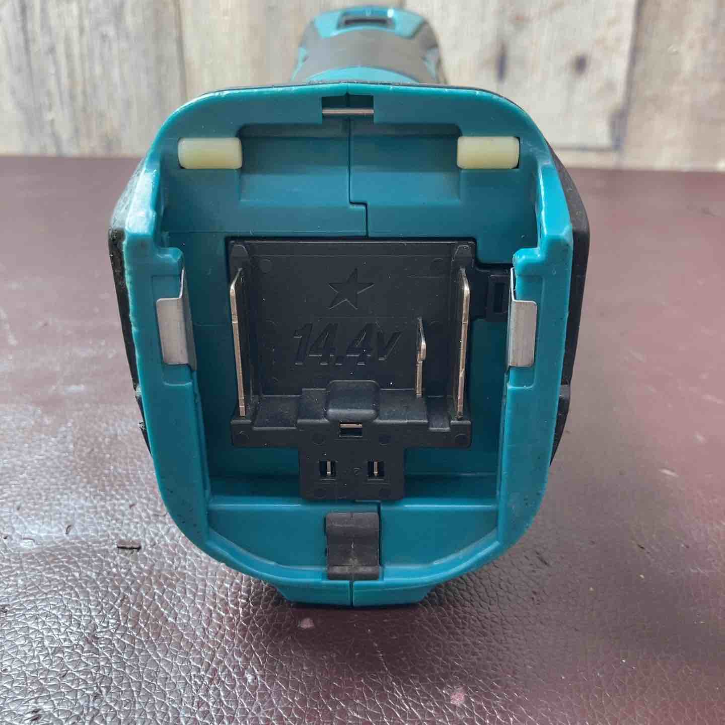 中古品】 マキタ(makita) コードレスマルチツール TM40DZ 14.4V3.0Ah