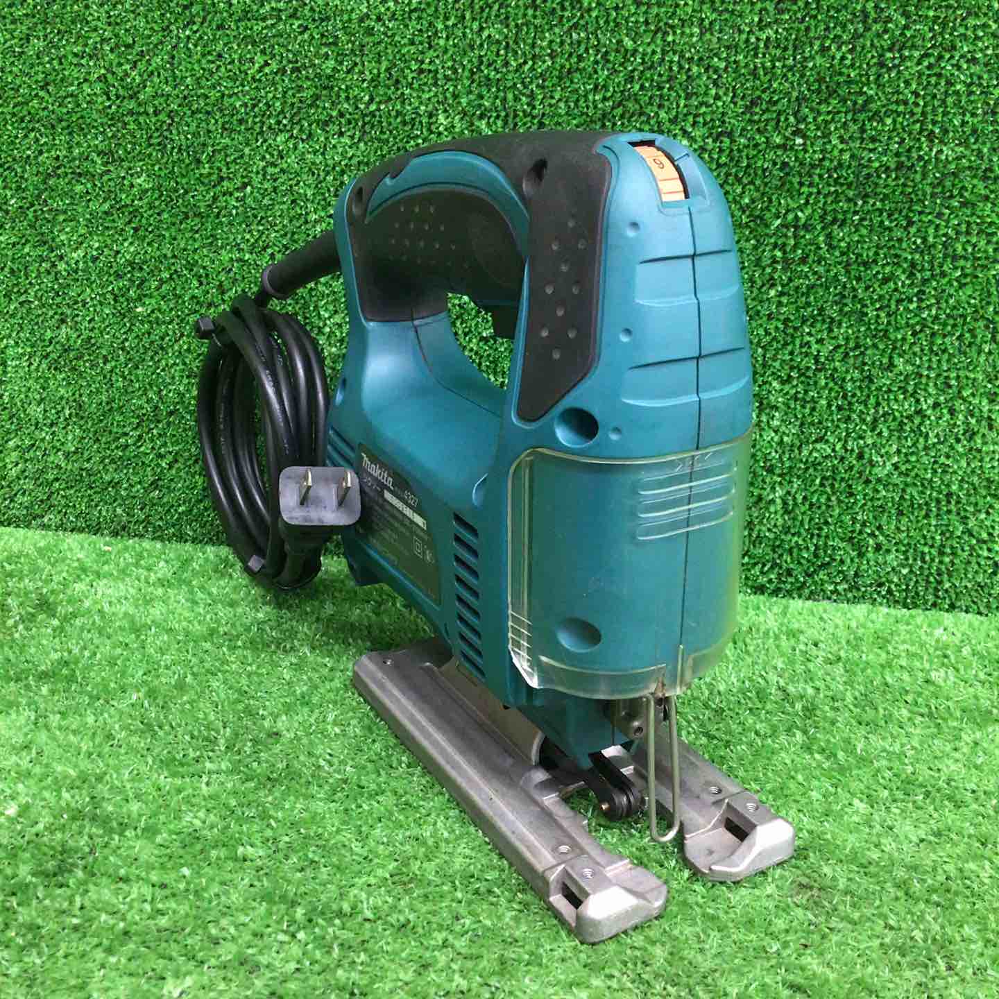 マキタ 4327 ジグソー【野田愛宕店】【店頭取引限定】【中古】管理番号：IT4KOA7LZ428 マキタ HS610DZ 165㎜充電式マルノコ【野田愛宕店】【店頭取引限定