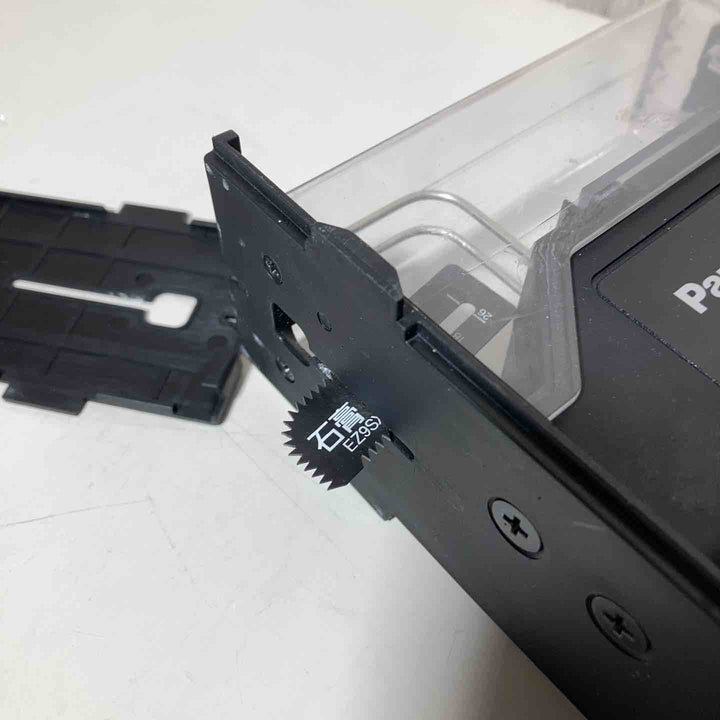 ◇パナソニック(Panasonic) コードレス角穴カッター 本体のみ EZ45A3X-B  ボードカッタ【戸田店】