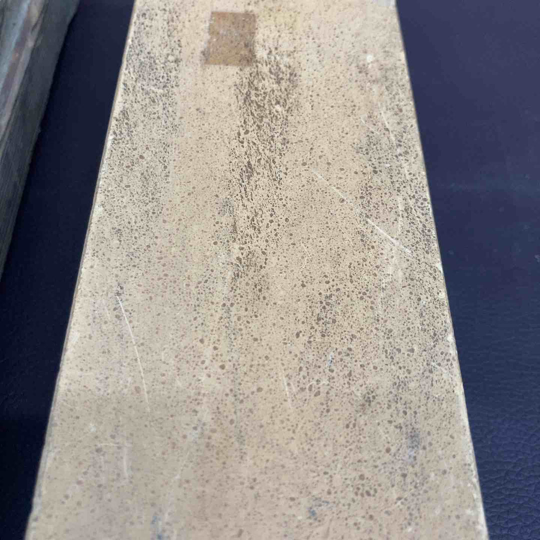 【超お得】 【まとめ売り】 【中古品】 天然砥石 台座付 中山産？ 重量1.8Kg(台座含む) 研ぎ 刃物 高級 【東大和店】
