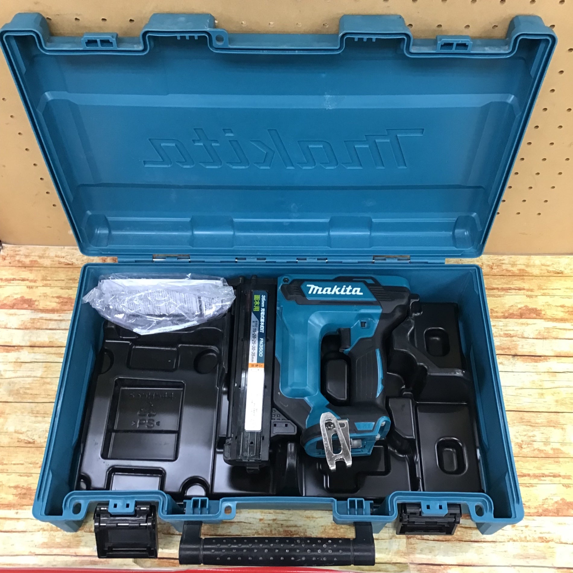☆マキタ(makita) コードレスフィニッシュネイラ FN350DZK【川崎店