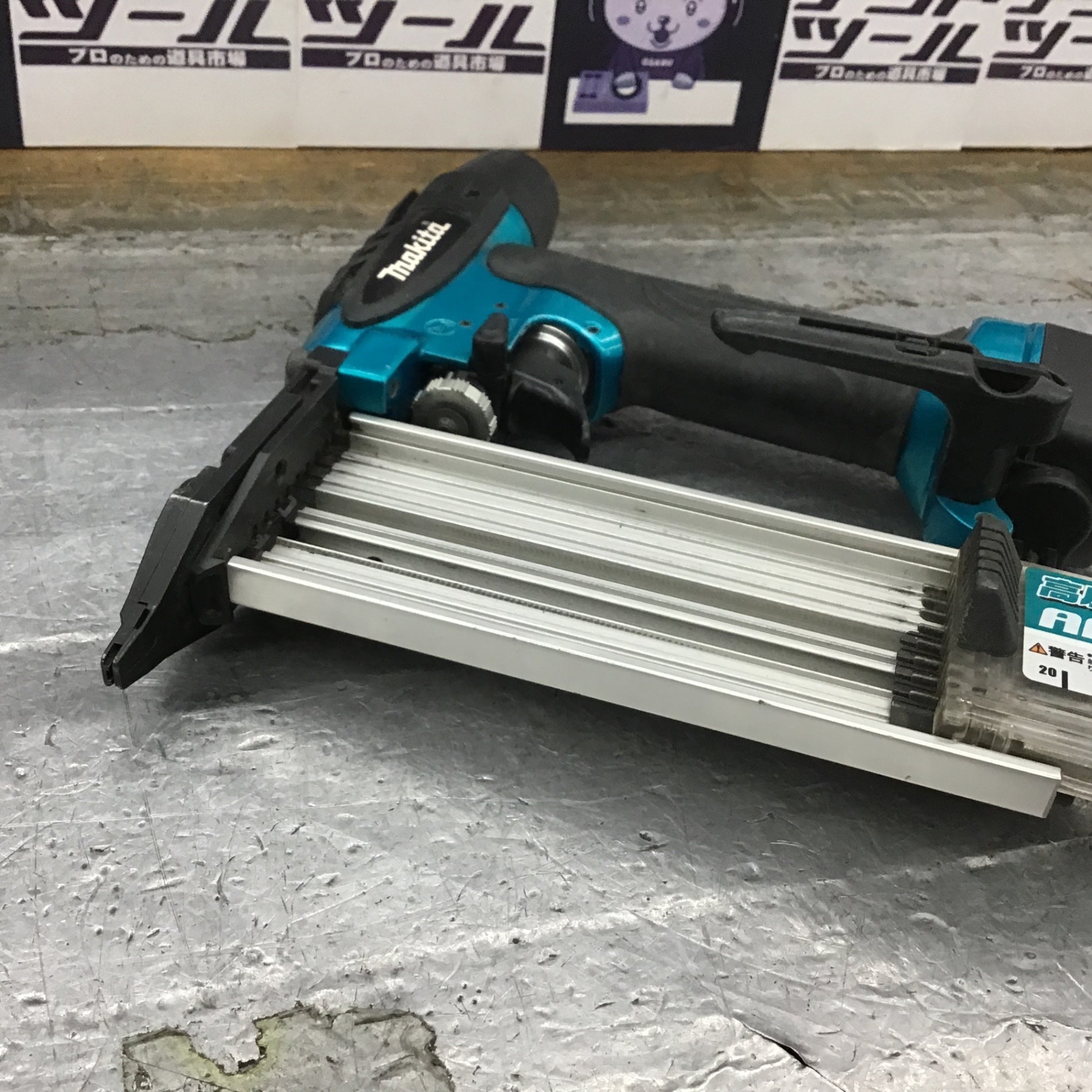 中古】【店頭引取限定】MAKITA フィニッシュネイラ AF551 ブルー 高圧