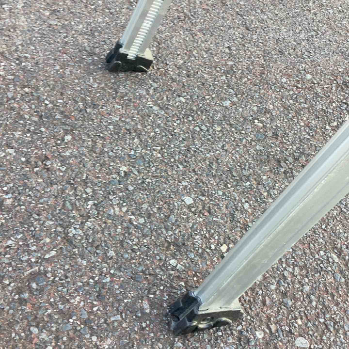 【店頭受取り限定】◇長谷川工業(Hasegawa) 脚部伸縮式はしご兼用脚立(ワンタッチバー付) 3段 RYZ-09c (0.72~1.03m) (10192) 【2022年モデル】 レッド【越谷店】