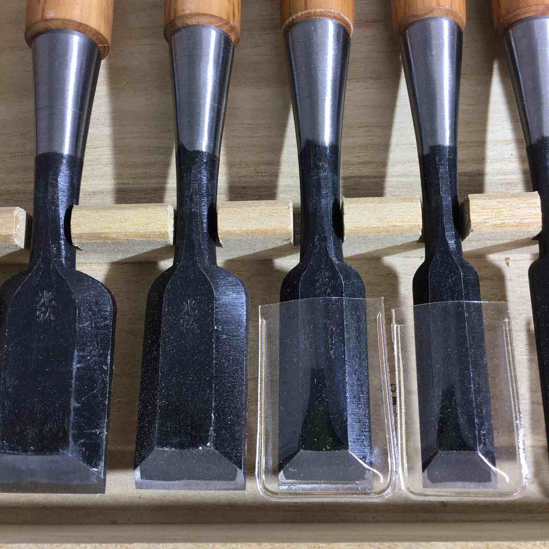 新光弘 追入のみ10本組(ヤスキ鋼)赤樫柄 木箱入▼鑿・鉋・大工道具 他 のみ ノミ【戸田店】
