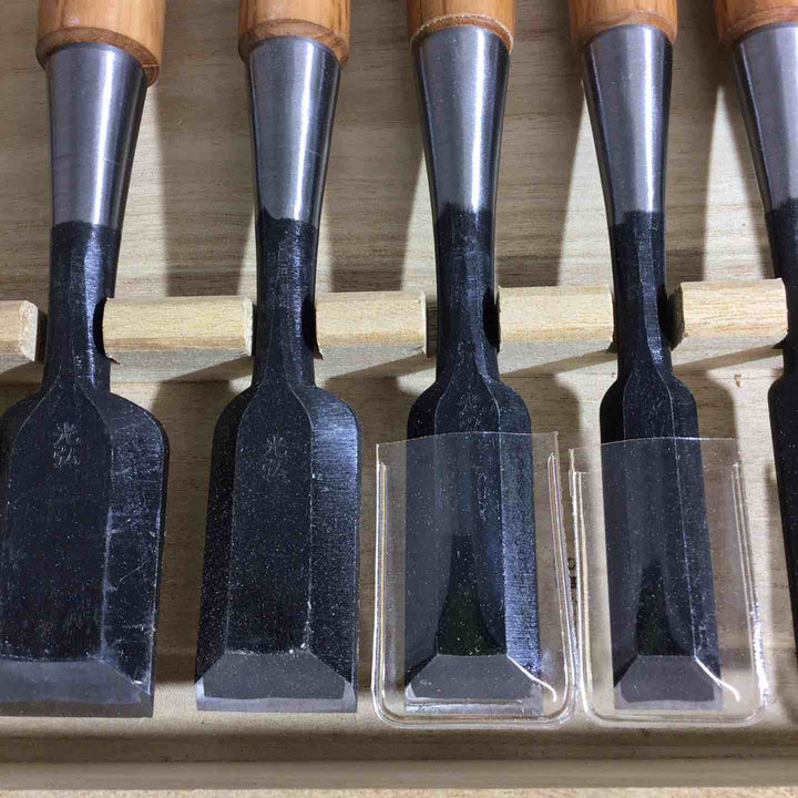 新光弘 追入のみ10本組(ヤスキ鋼)赤樫柄 木箱入▼鑿・鉋・大工道具 他 のみ ノミ【戸田店】