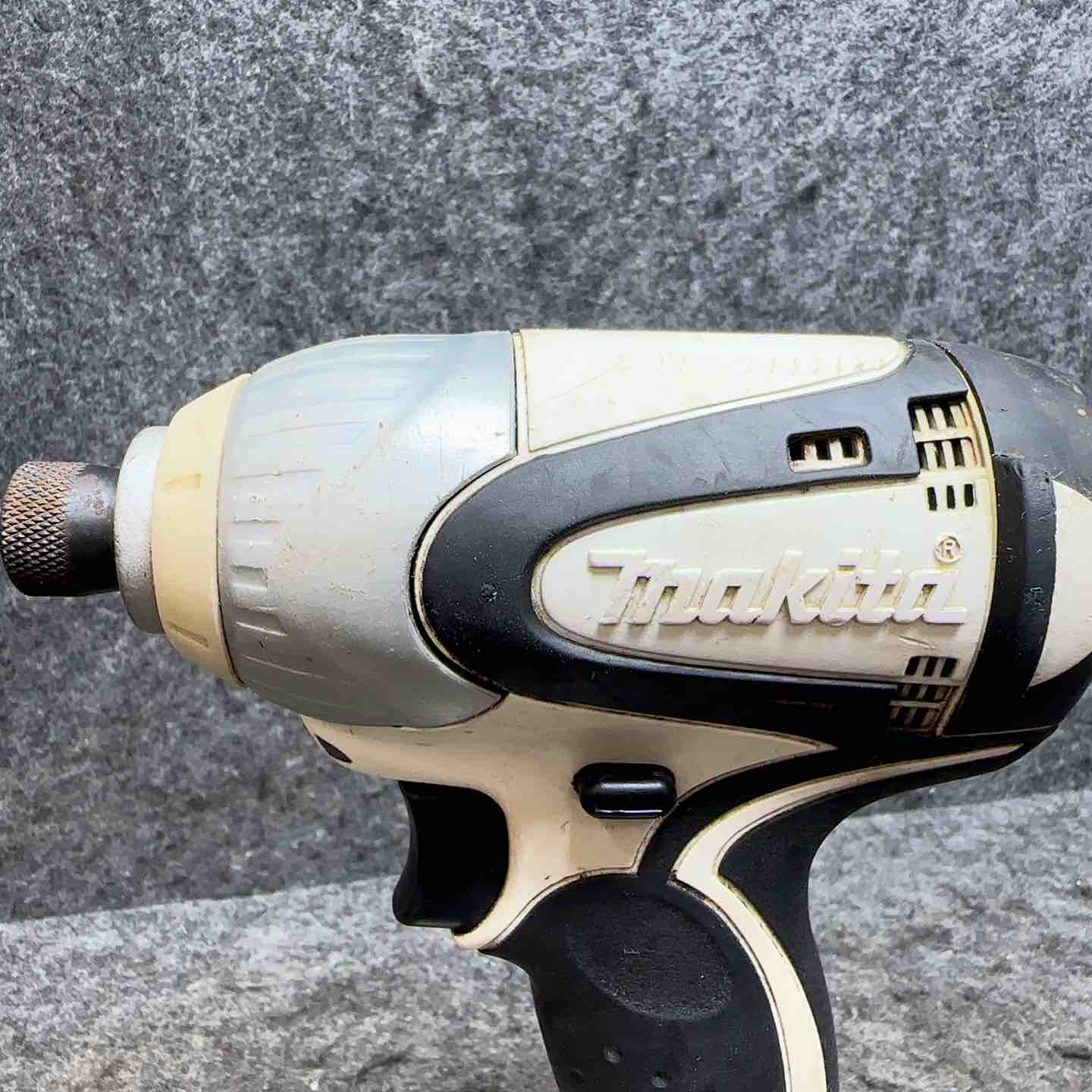 マキタ(makita) コードレスインパクトドライバー TD131DRFXW【桶川店