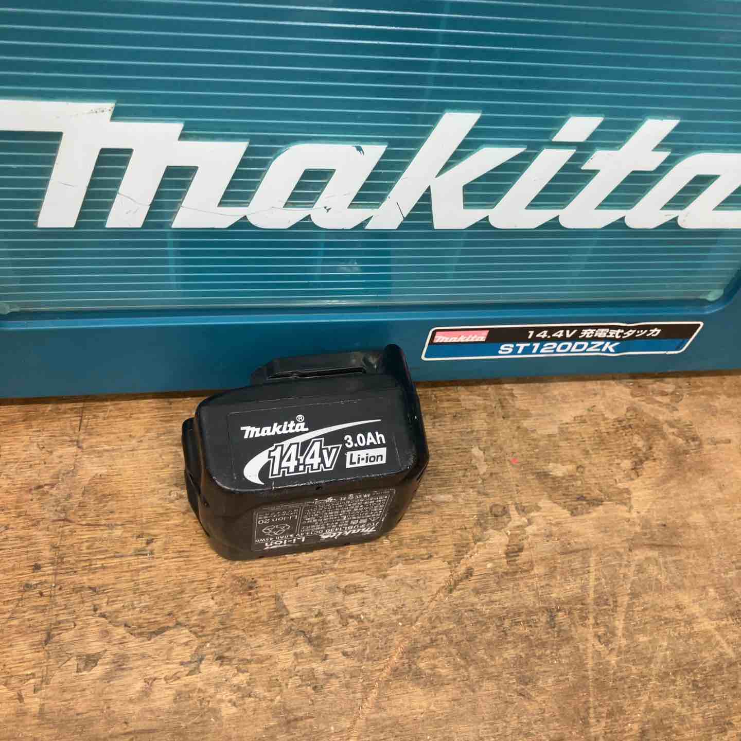 マキタ 充電式タッカ 14.4V ST120DZK 良好品 ST120D 本体+ケース 10mm 