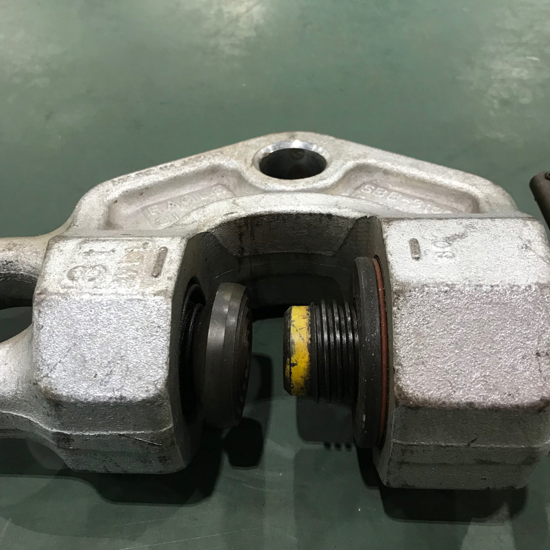 イーグルクランプ 3TON イーグルクランプ 3トン ネジ式全方向クランプ 5-35mm SBB-3ton【川口