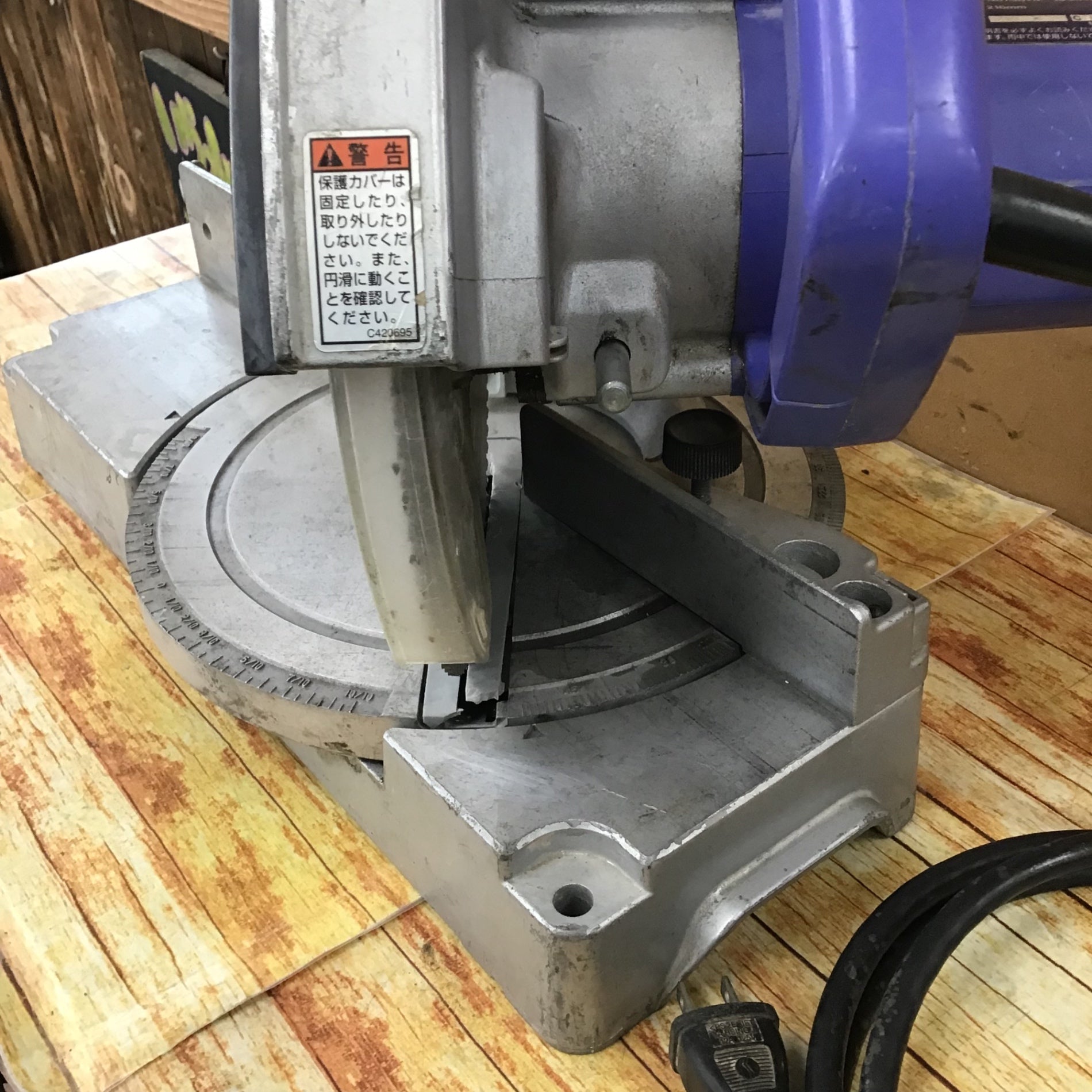 〇ハイコーキ(HIKOKI ※旧:日立工機) 216mm卓上丸のこ FC8FC 〇ハイコーキ(HIKOKI ※旧:日立工機) 216mm卓上丸のこ FC8FC