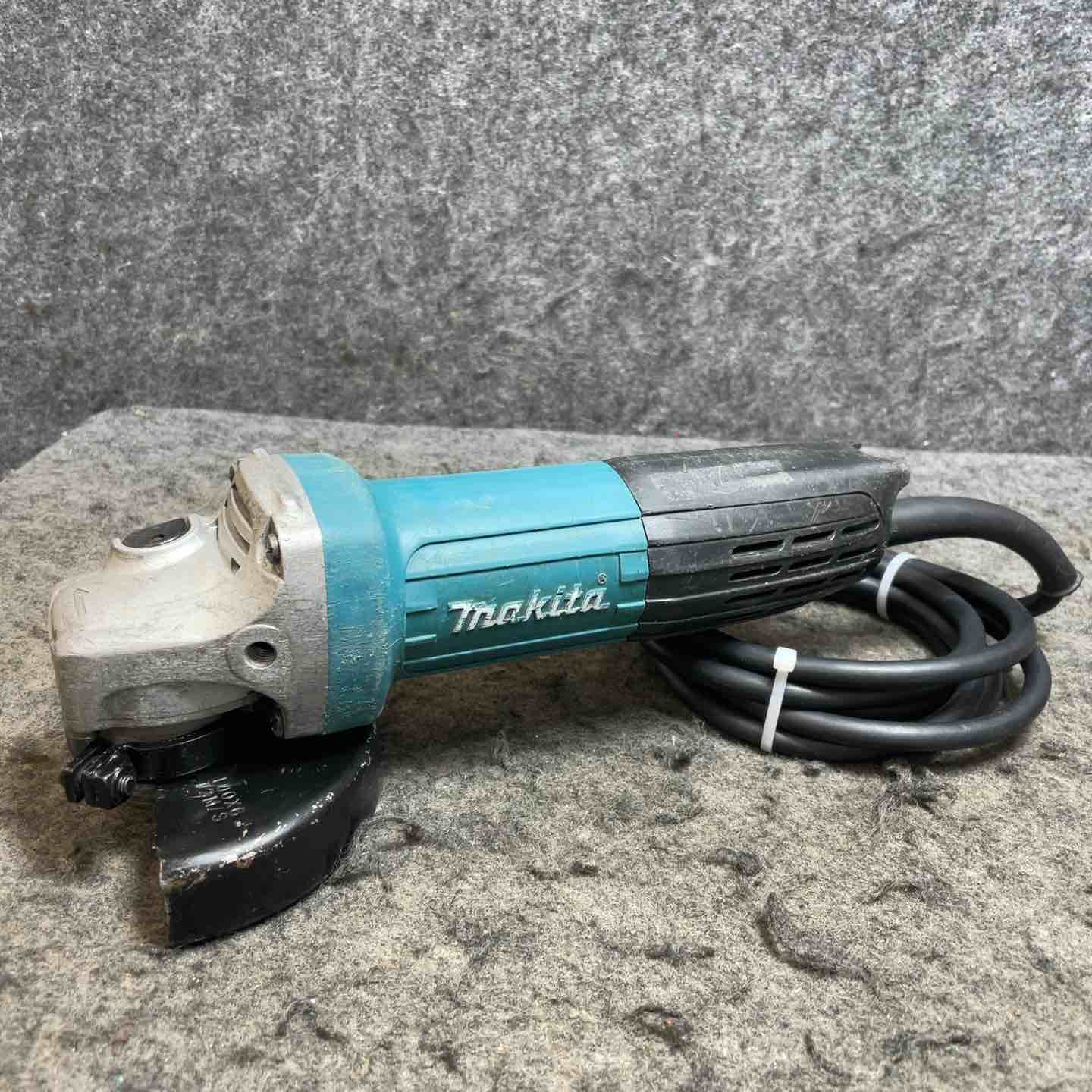 マキタ(makita) 100mmディスクグラインダ GA4032【桶川店】 マキタ(makita) 100mmディスクグラインダ GA4032【桶川店】 – アクト