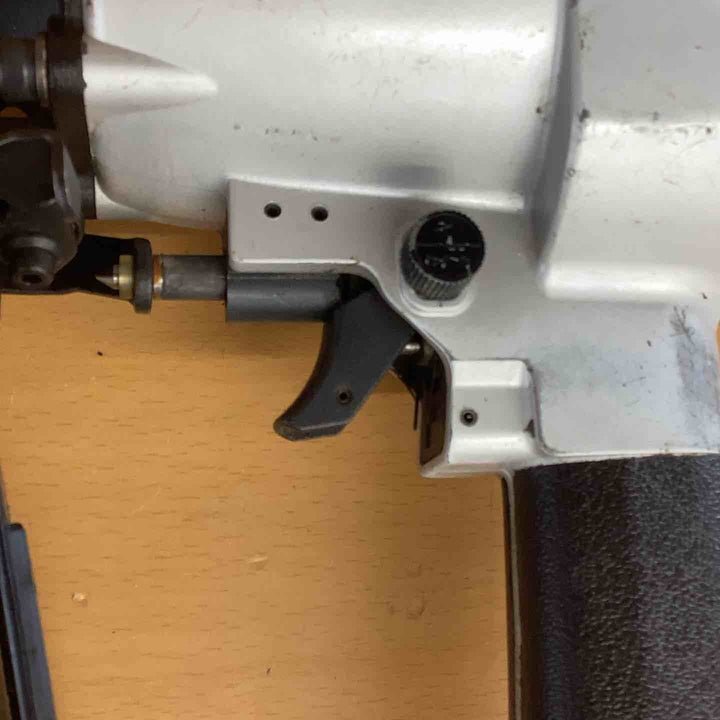 マキタ:金属屋根用エア釘打 AN601R【越谷店】