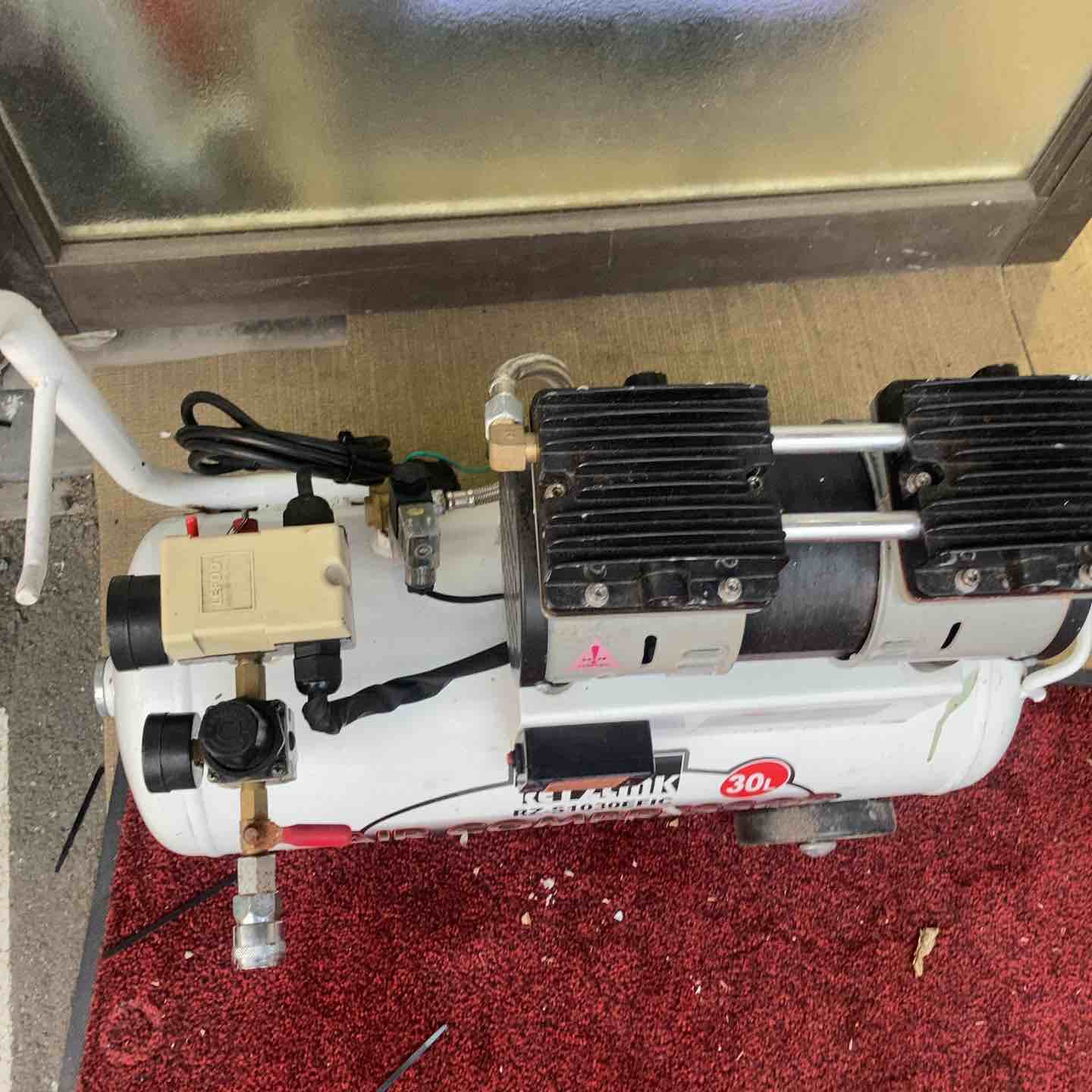 エアコンプレッサー　３０リッター RETZLINK アルミタンク静音コンプレッサー 30L RZ