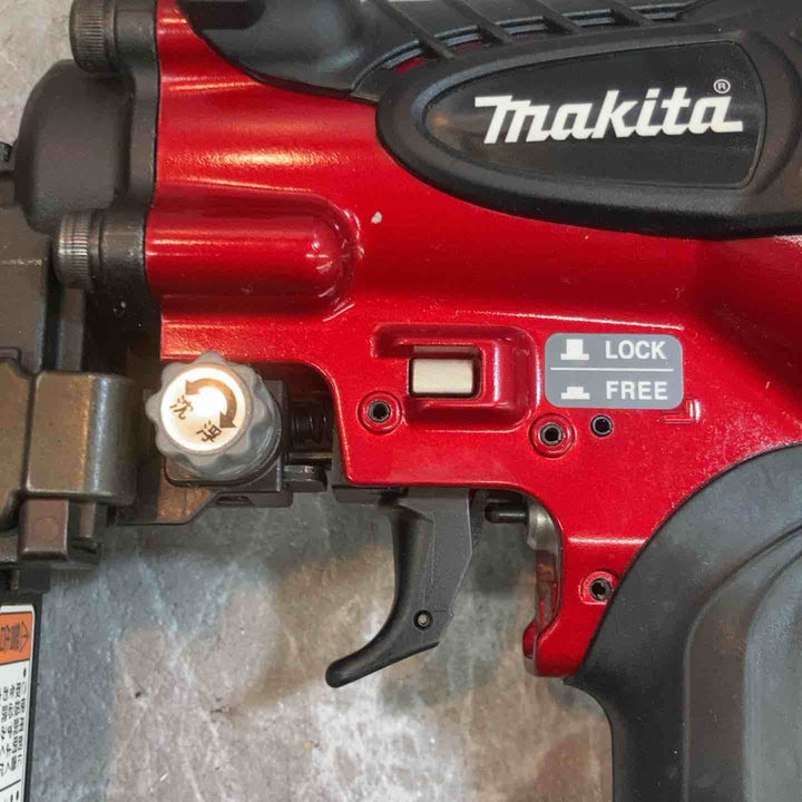 【中古品】★マキタ(makita) 高圧フロアタッカ AT1150HA【八潮店】