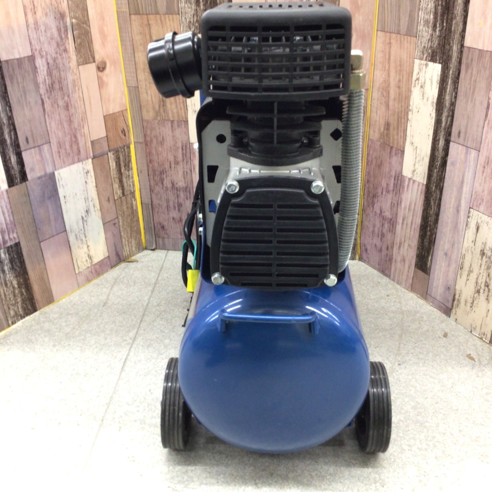 〇アネスト岩田(iwata) オイルフリーコンプレッサ FX6601【八潮店