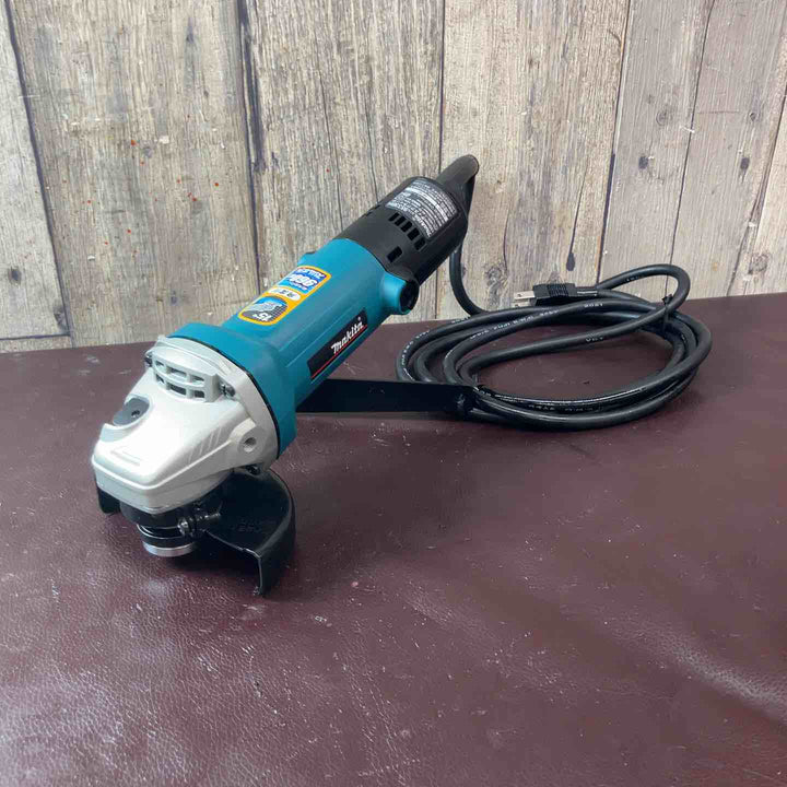 【中古美品】 マキタ(makita) 100mmディスクグラインダ ボディ角度15°  9533BH 【東大和店】