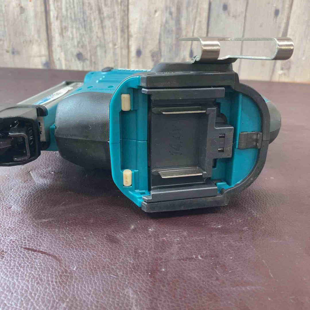 【中古品】マキタ(makita) 14.4V 4mm J線 コードレスタッカ ST420DRF 充電式タッカー【東大和店】