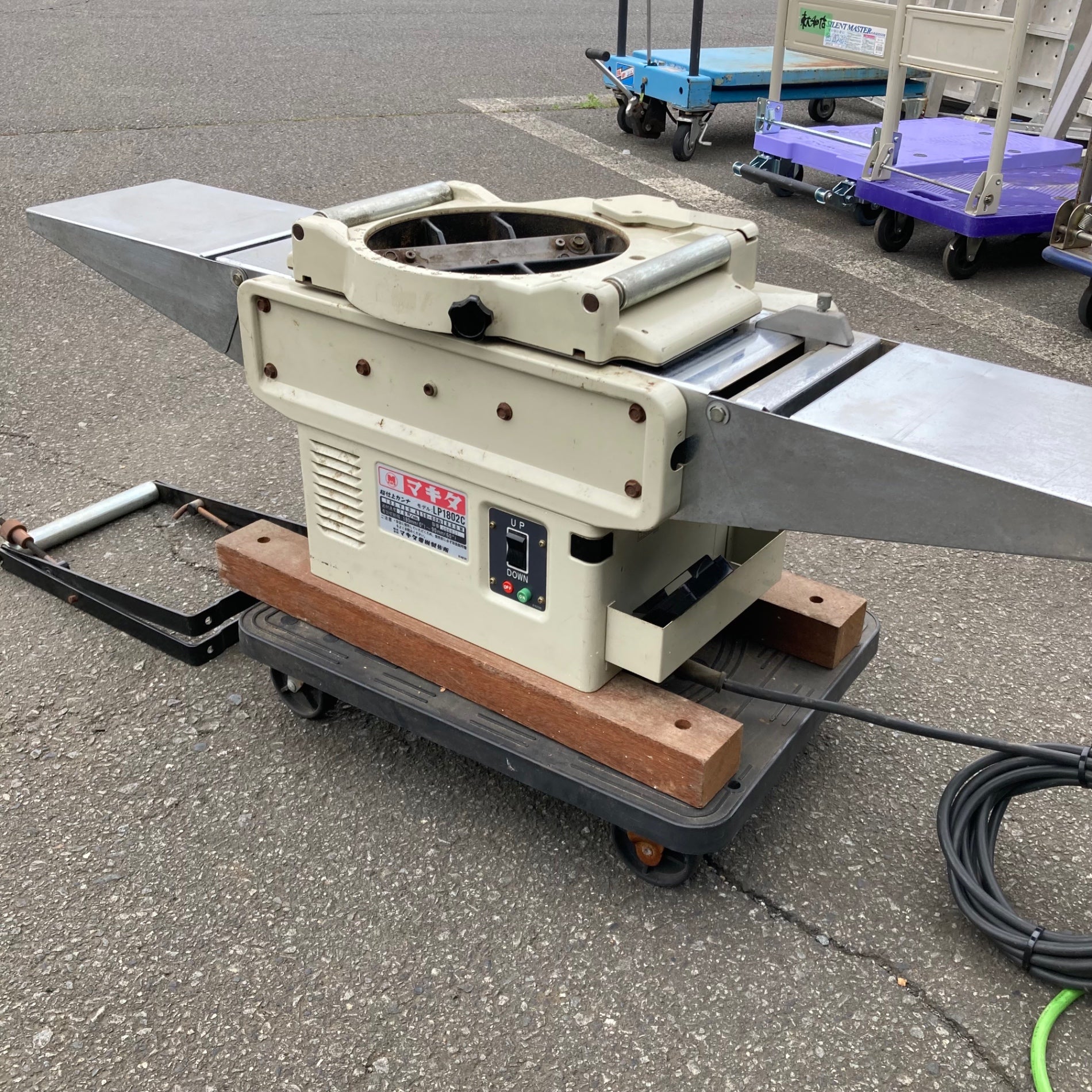 5月限定‼️マキタ 超仕上カンナ LP1802C 動作品 中古品/店頭受取り限定】☆マキタ(makita) 超仕上カンナ LP1802C【東大