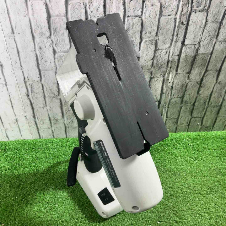 ◇パナソニック(Panasonic)  コードレス角穴カッター EZ4543LR1S-B【川口店】