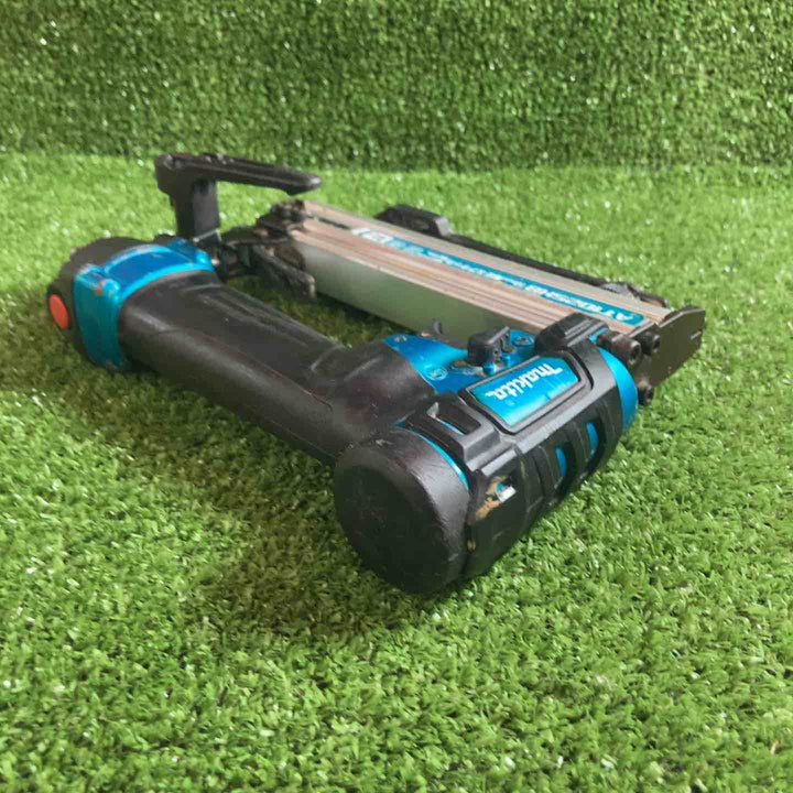 ◇マキタ(makita) 高圧エアタッカ エアダスタ付 10mm 赤 AT1025HB【川崎店】