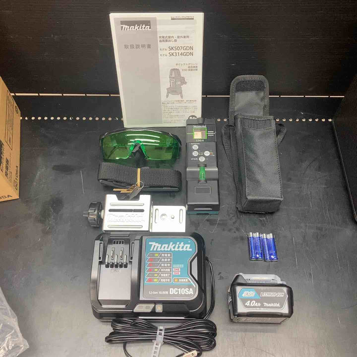 マキタ(makita) レーザー墨出し器 SK507GDZN 10.8V4.0Ahバッテリー1個+充電器セット【川越店】