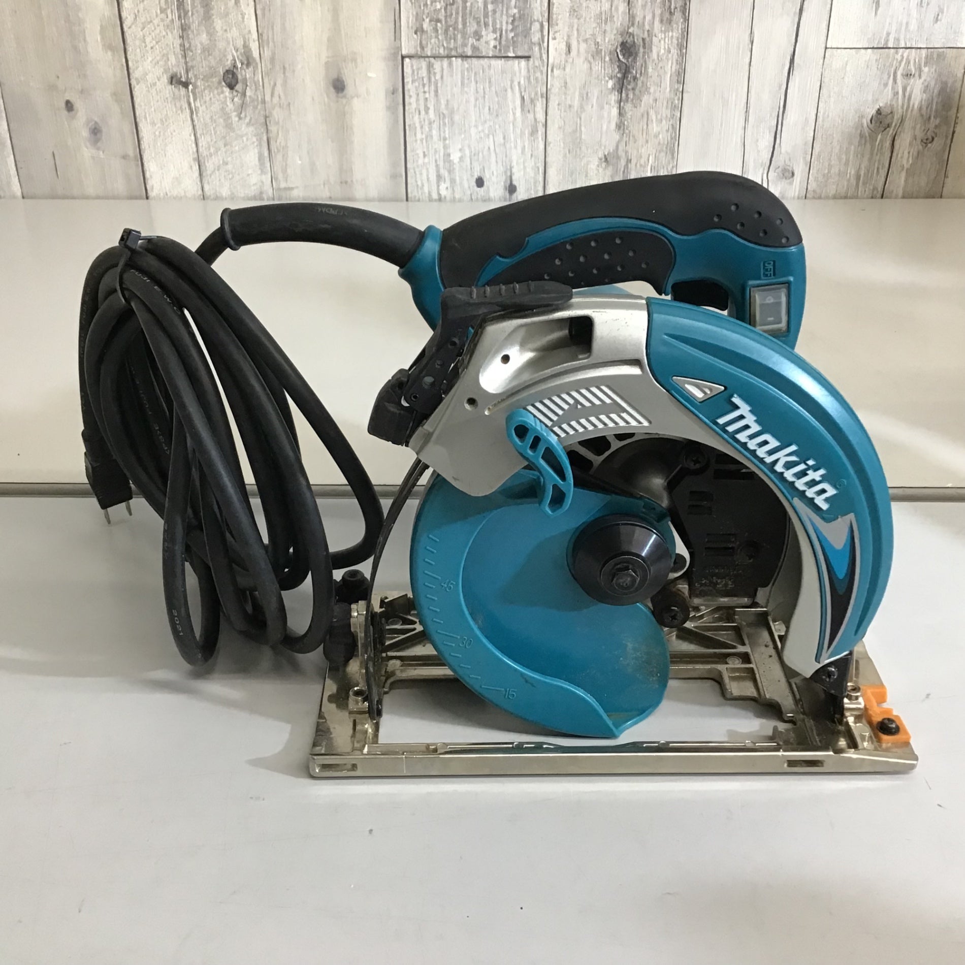 MAKITA マキタ 190mm 丸のこ 5837BA アルミベース 本体のみ 中古品 MAKITA マキタ 190mm 丸のこ 5837BA アルミベース 本体のみ 中古品