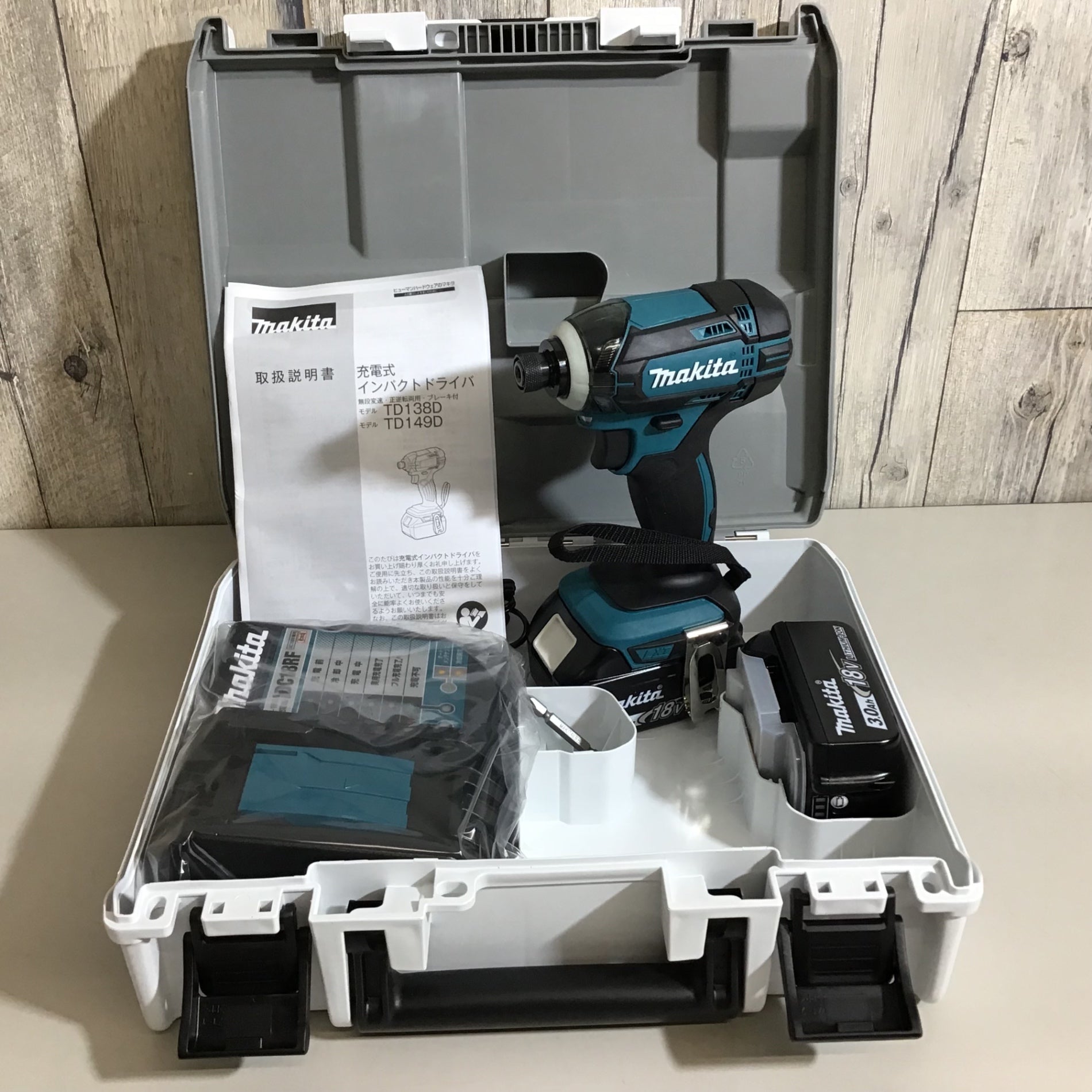 【未使用品】★送料無料★マキタ(makita) 18V 3.0Ah コードレスインパクトドライバー TD149DRFX【戸田店】