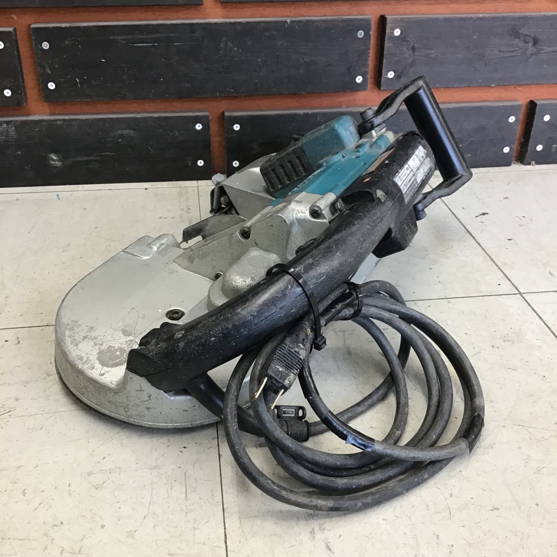 中古品】マキタ/makita ポータブルバンドソー 2107F 【鴻巣店】 – アクトツールオンラインショップ