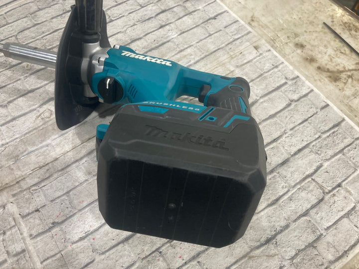 ★マキタ(makita) コードレスかくはん機 UT130DZ　2スピード切替 1：低速・2：高速　18Vバッテリ使用【川口店】