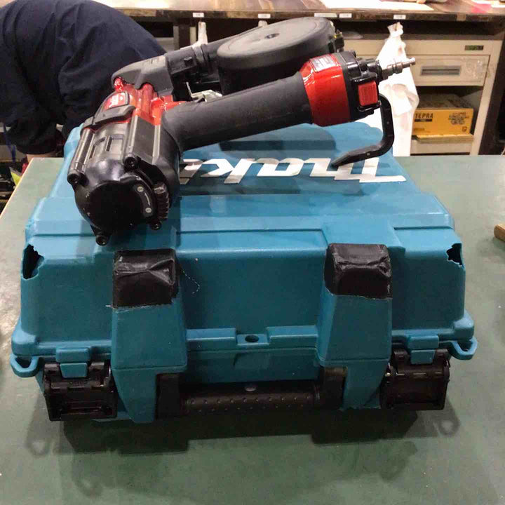 ★マキタ(makita) 高圧エアネジ打ち機 AR411HR【川口店】