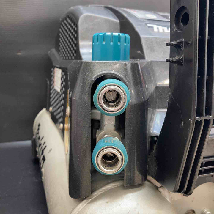 ★マキタ(makita) エアコンプレッサー AC461XLKB【川越店】