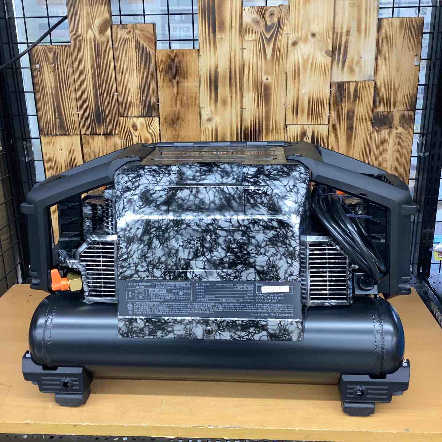 ★マックス(MAX) 高圧専用エアコンプレッサー AK-HH1310E_ガイアシルバー【越谷店】 ☆マックス(MAX) 高圧専用エアコンプレッサー AK-HH1310E_ガイア