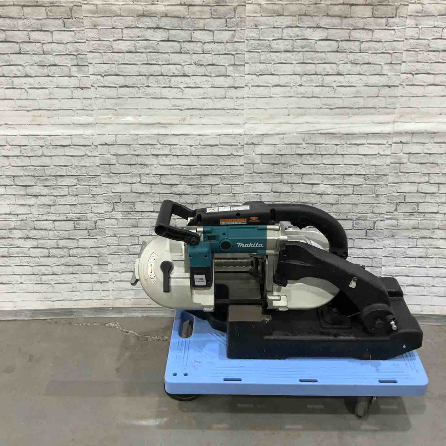 マキタ 2107FW ポータブルバンドソー【リライズ野田愛宕店】【店頭取引限定】【中古】管理番号：ITBO3NCULF4G 高崎店{マキタ ポータブル バンドソー 2107FW}群馬県伊勢崎市のお客様