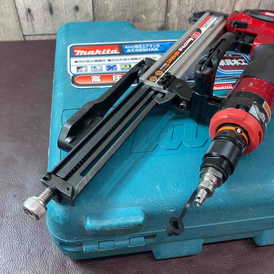 【中古品】 マキタ(makita) 高圧エアタッカ AT425HAK 【東大和店】