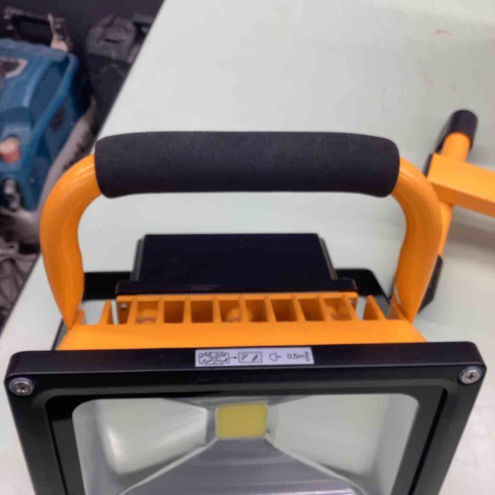 ★防水で外使いOK！ ◇ネクセル LED充電式投光器・台座マグネット付 GD-F026-3Y(20W)【越谷店】
