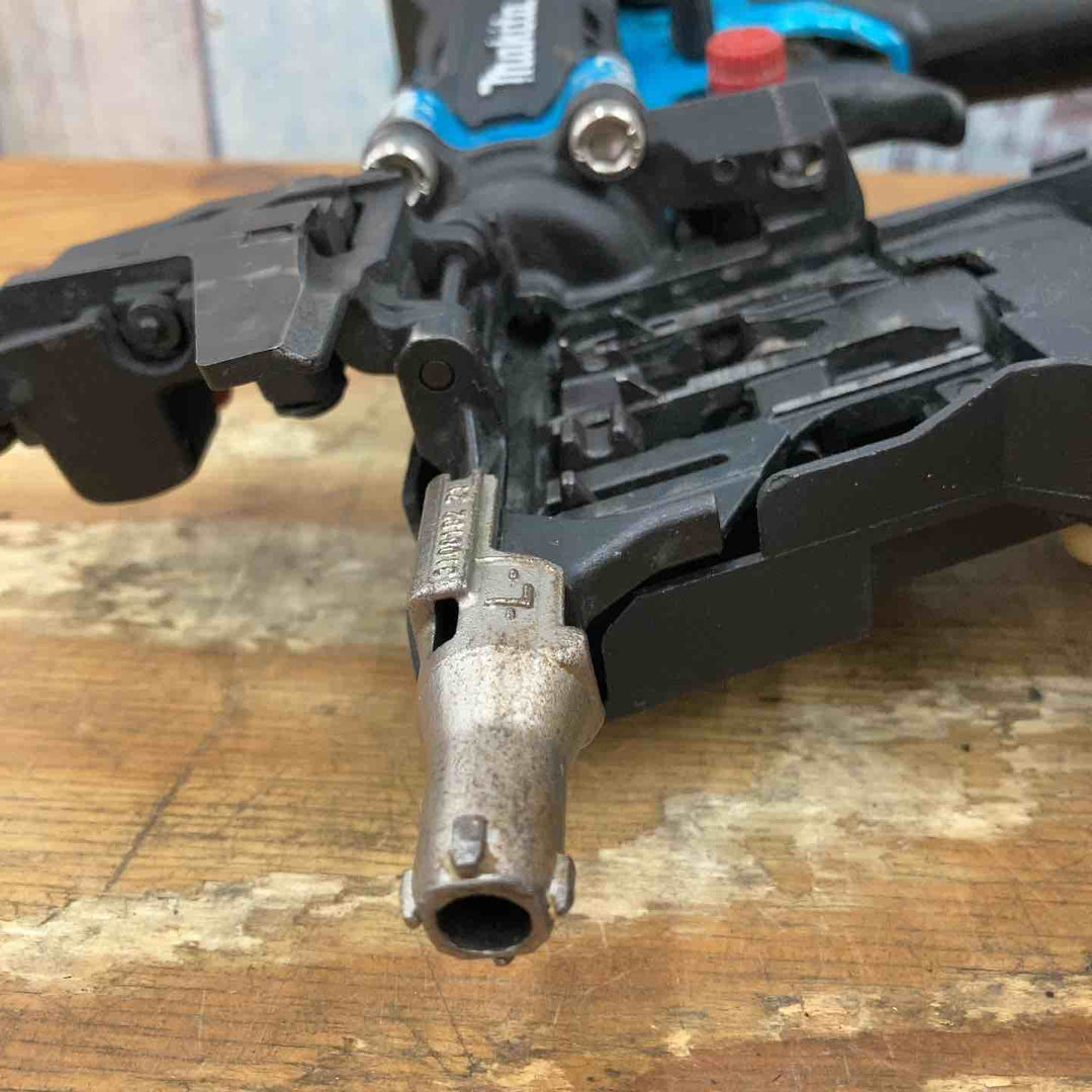 【中古品】★マキタ(makita) 高圧エア釘打ち機 AN534HM 50mm 青【柏店】