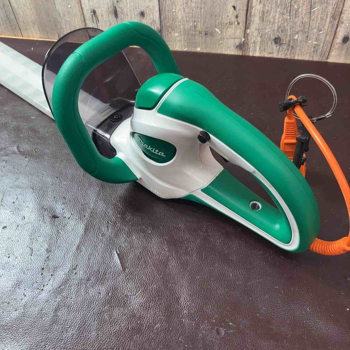 【中古品】◇マキタ 生垣バリカン AC100V 刈込幅300mm 特殊コーティング刃 グリーン MUH305G【東大和店】