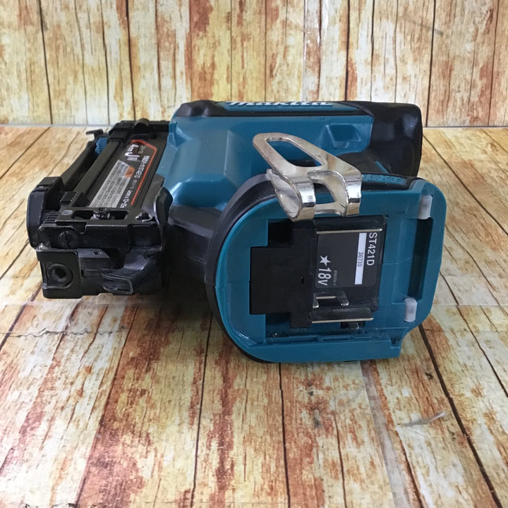 ○マキタ(makita) コードレスタッカー ST421DZ【川崎店】