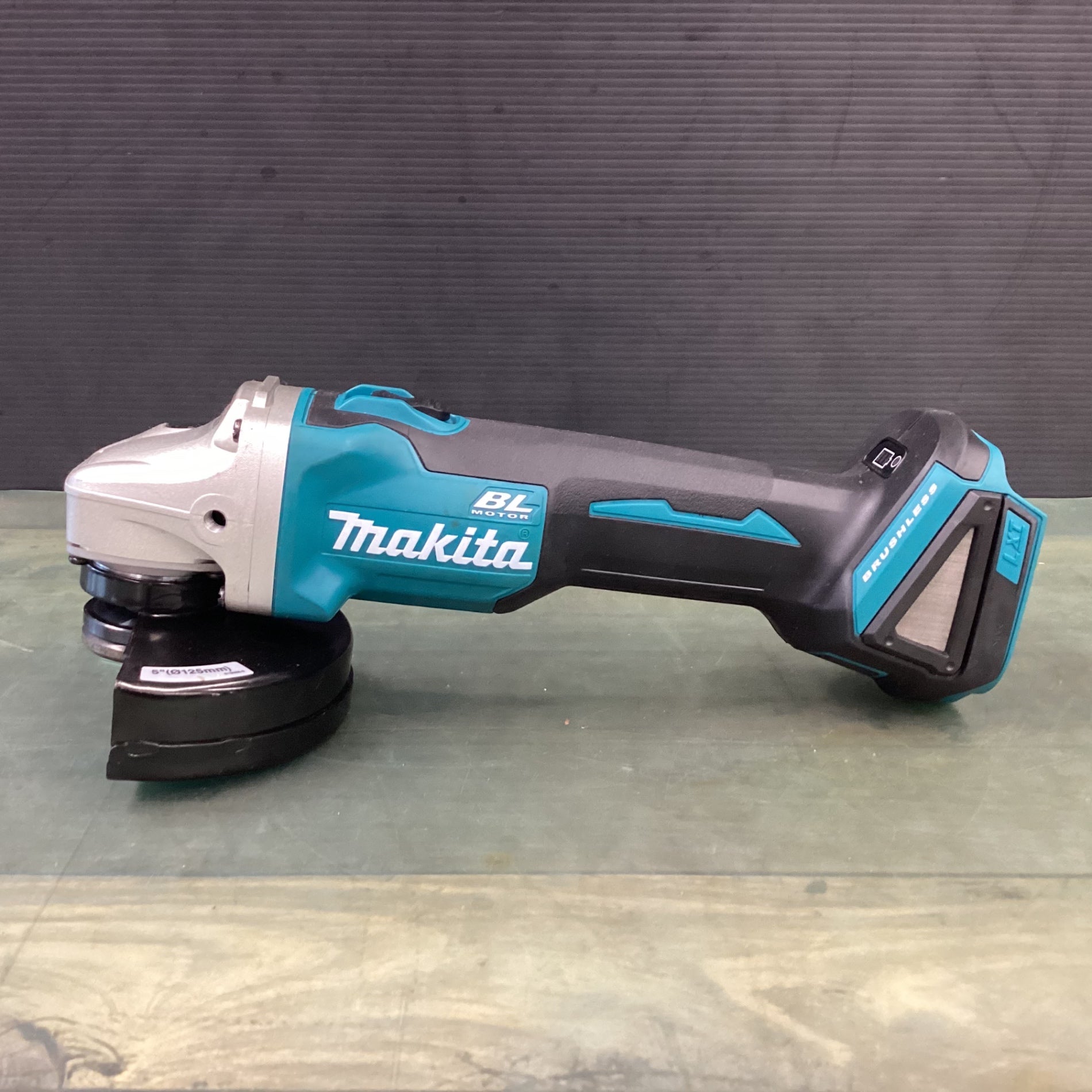 マキタ GA404DN 充電式ディスクグラインダー【市川行徳店】【店頭取引限定】【中古】管理番号：ITXIOWLQZ4YG makita マキタ 充電式ディスクグラインダ GA404DNの中古 中古C傷汚れ