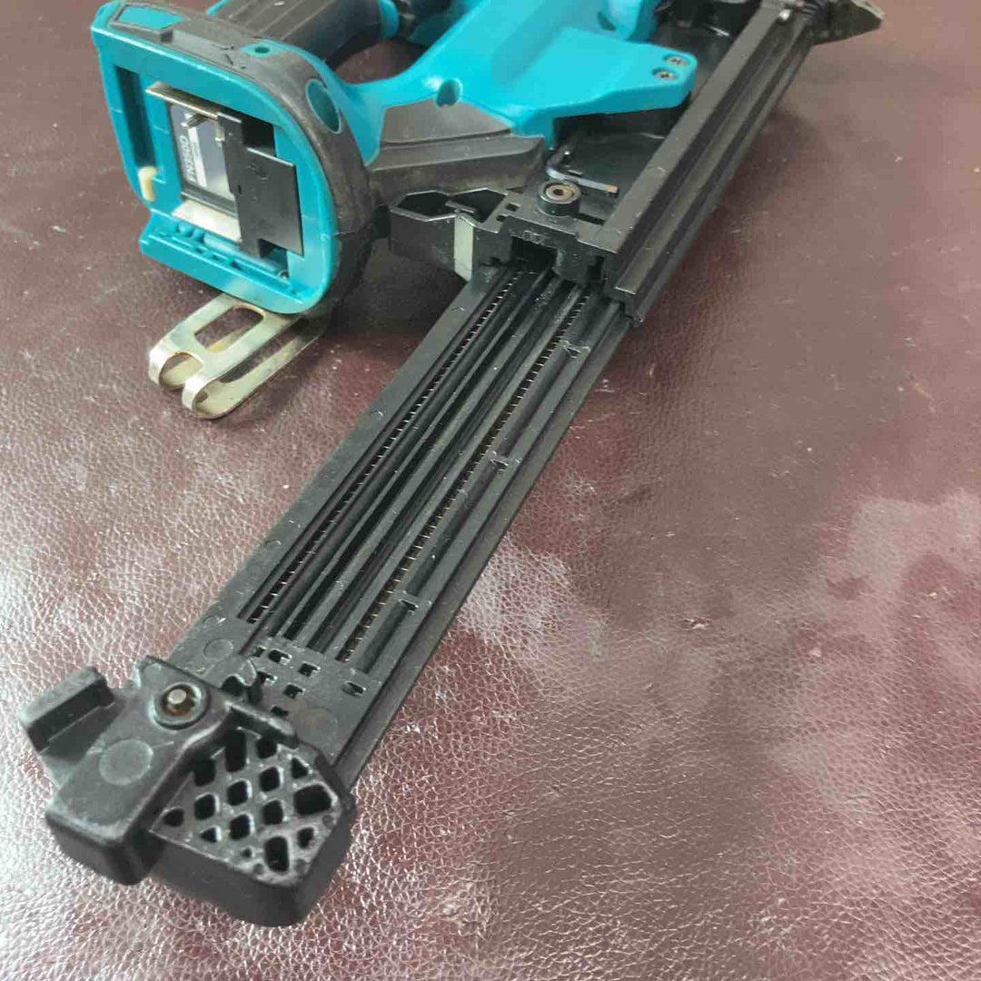 【中古品】マキタ 充電式35mm面木釘打ち機 FN350DZ 18V【東大和店】
