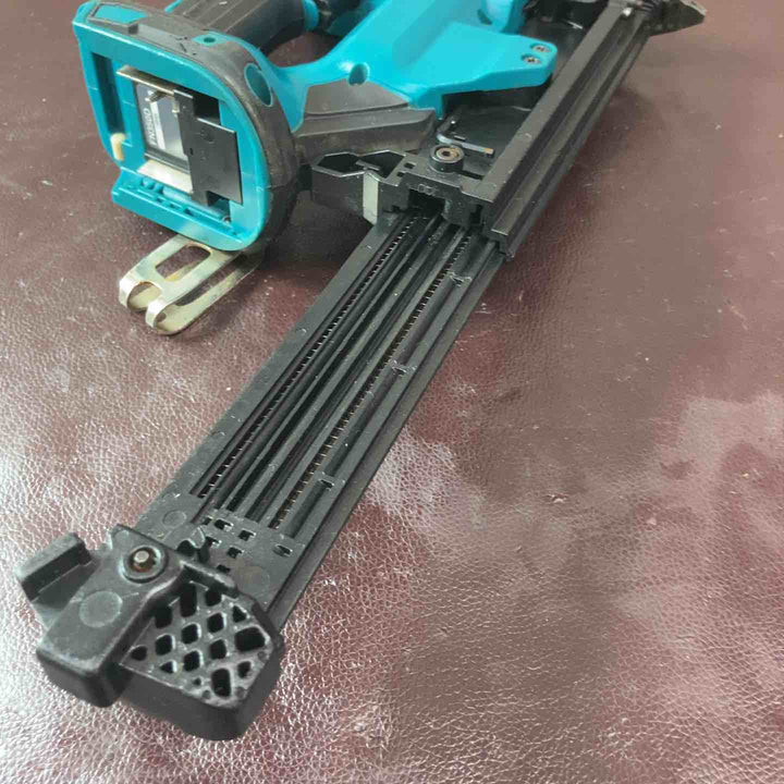 【中古品】マキタ 充電式35mm面木釘打ち機 FN350DZ 18V【東大和店】