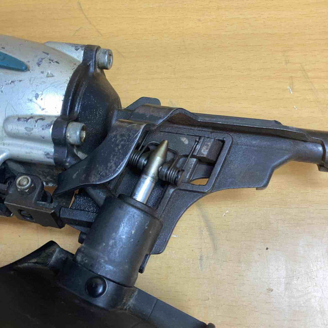 ◇マキタ(makita) 65mm 常圧エア釘打ち機 AN622【越谷店】
