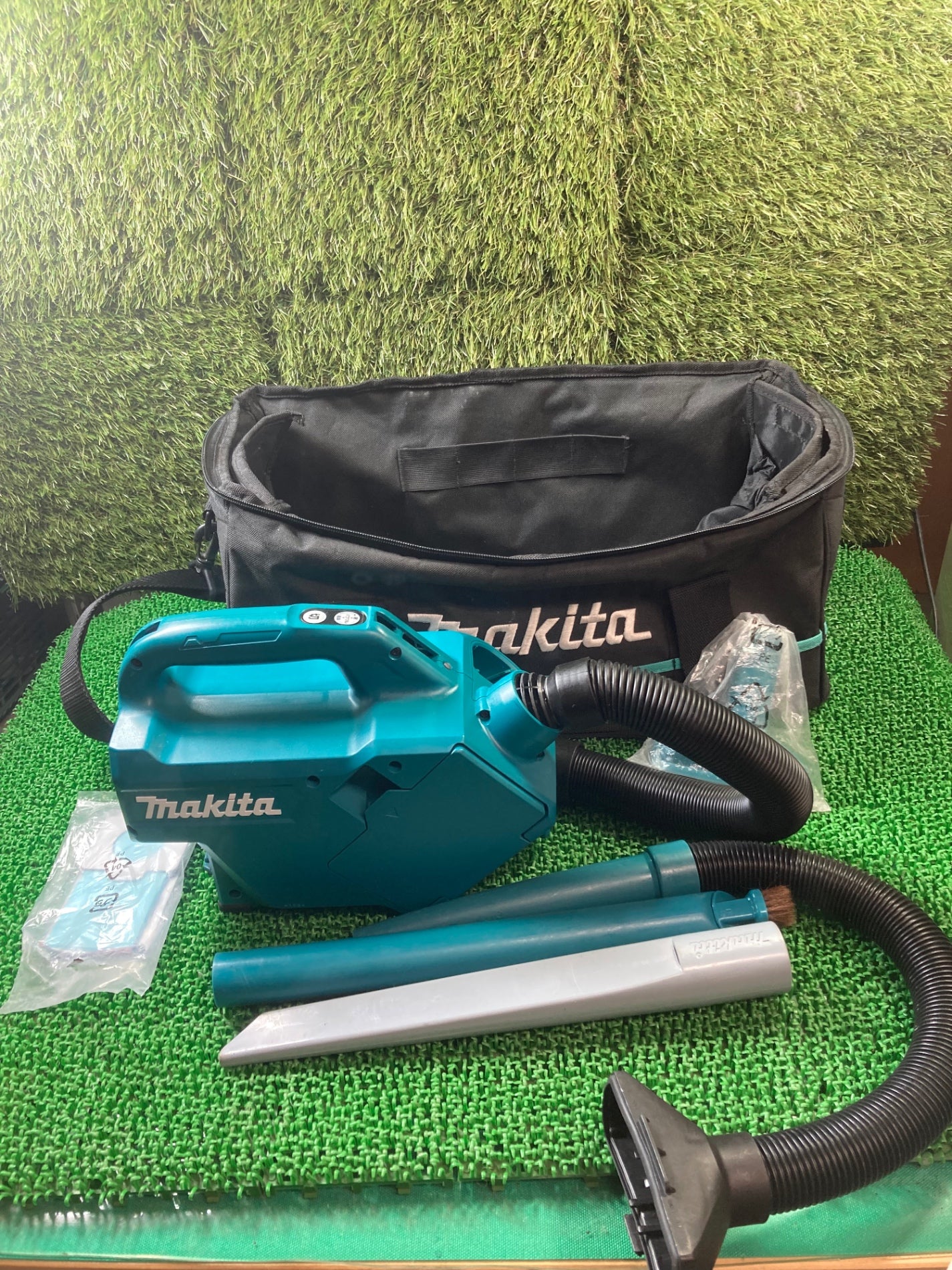 ☆マキタ(makita) コードレス掃除機(充電式クリーナー) CL121DZ【川口